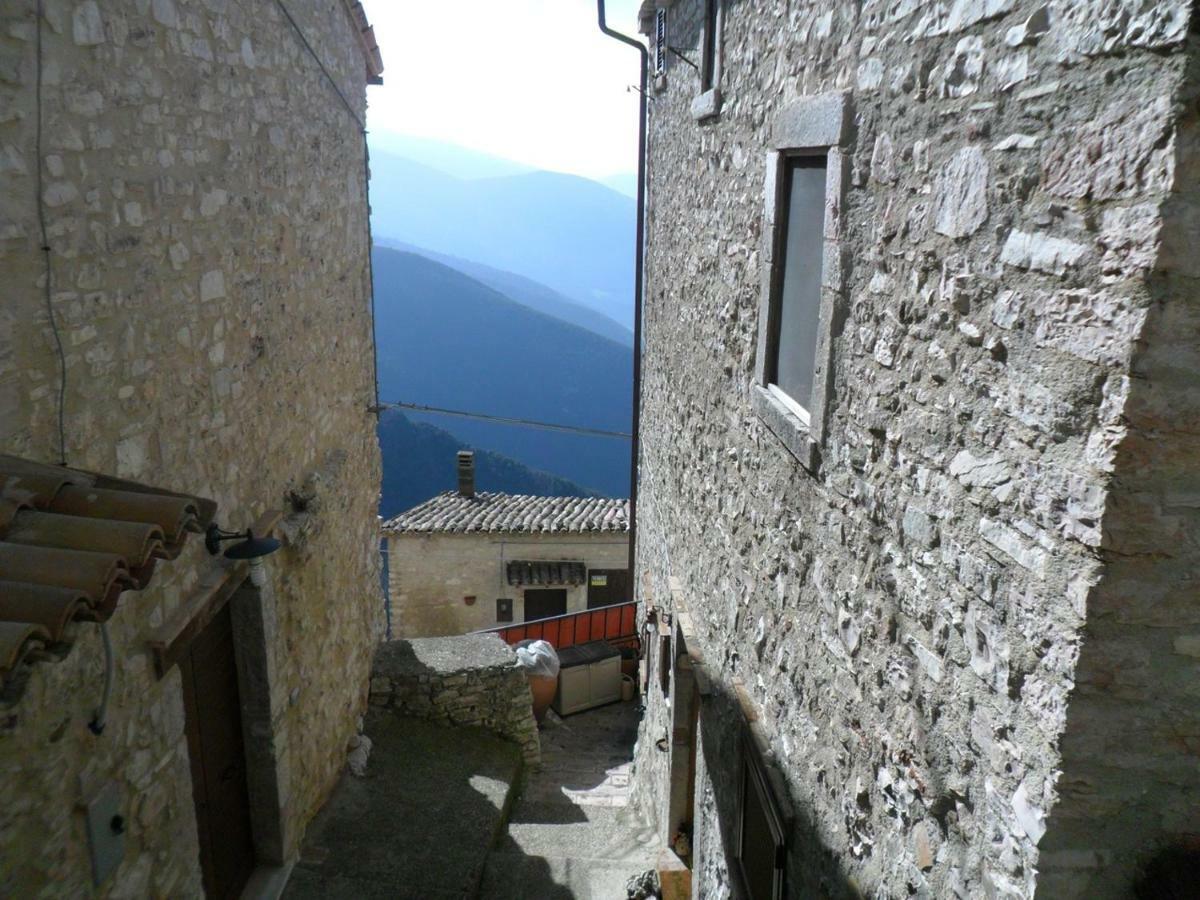 Le Case Dell'Arco - Monte San Vito Scheggino Luaran gambar