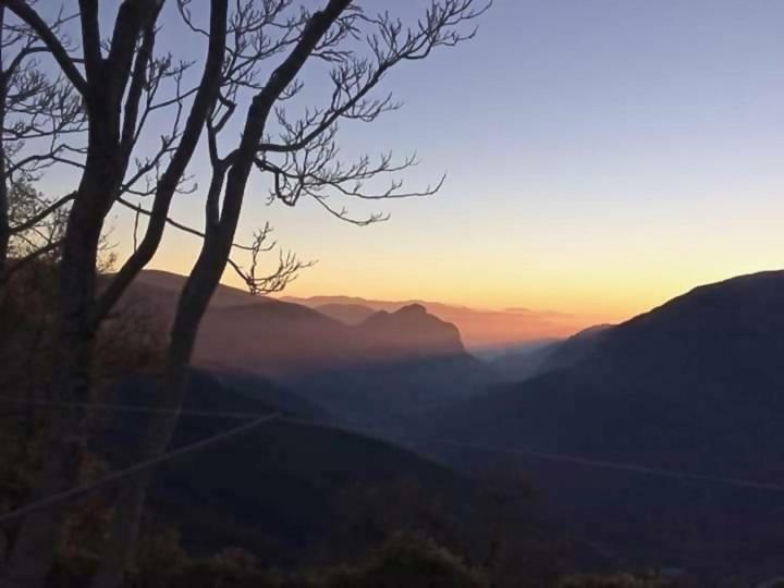 Le Case Dell'Arco - Monte San Vito Scheggino Luaran gambar