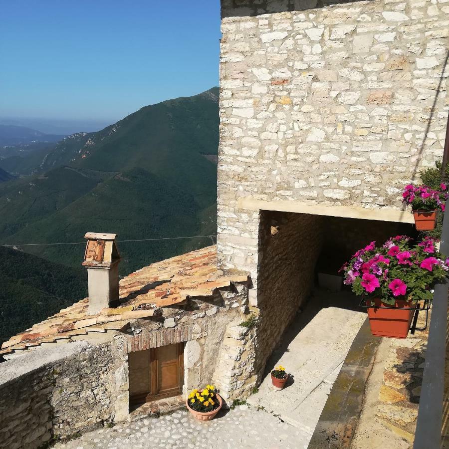 Le Case Dell'Arco - Monte San Vito Scheggino Luaran gambar